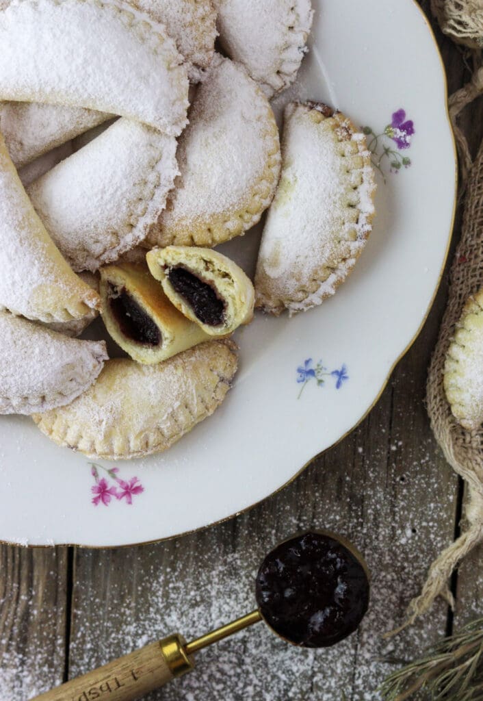 A close view of delicious, freshly baked empanada cookies on a white plate